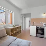 Διαμέρισμα Lovely Apartment In Brodarica With Wifi