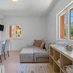 Lovely Apartment In Brodarica With Wifi Διαμέρισμα *