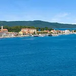 Lovely Apartment In Brodarica With Wifi *