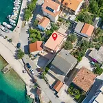 Διαμέρισμα Lovely Apartment In Brodarica With Wifi