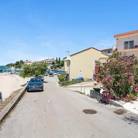 Lovely Apartment In Brodarica With Wifi Διαμέρισμα