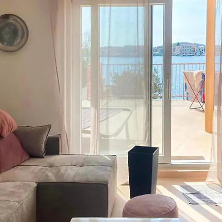 Stunning In Apartment Brodarica (Sibenik-Knin)